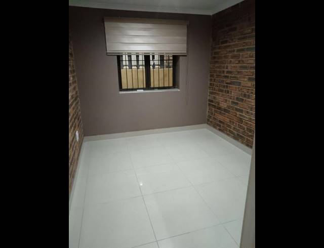 2 BEDROOM PROPERTY TO RENT IN NEWLANDS WEST